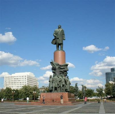  Monument till Vladimir Lenin i Moskva - En Röd Gigant som Berättar Rysslands Historia