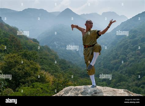 Songshan Shaolin Temple - Den mystiska bergsstigens hemvist för kung fu mästeriet!